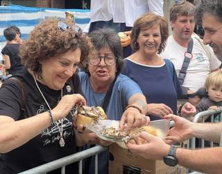 Sagardo, sardina eta txorizo dastaketa argazkitan