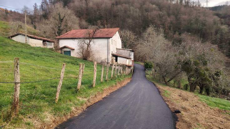 Egoera txarrean zeuden hiru herri-bide asfaltatu ditu Udalak