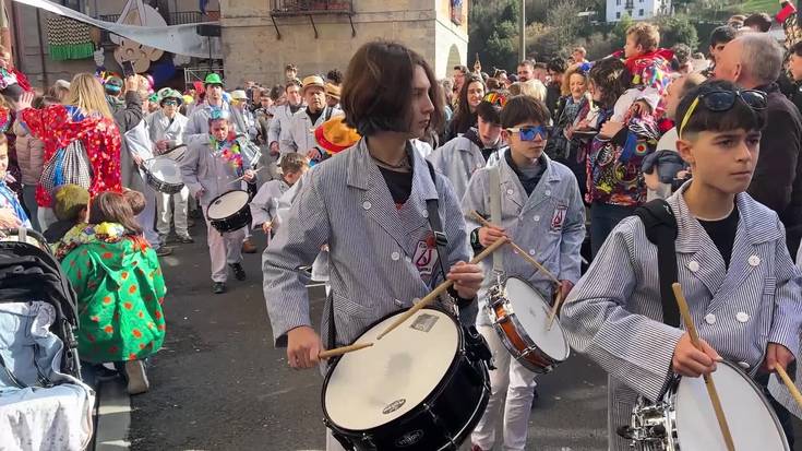 Festa lehertu da, eta Pintxana Plaza Zaharretik irten da!