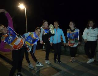 Nola berotzen dute Otsolar Dantza Taldeko dantzariek?