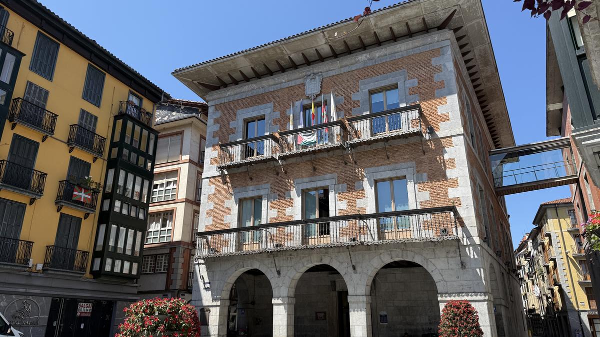 Azaroaren 25aren harira Tolosako udalbatzak adostu duen adierazpen instituzionala