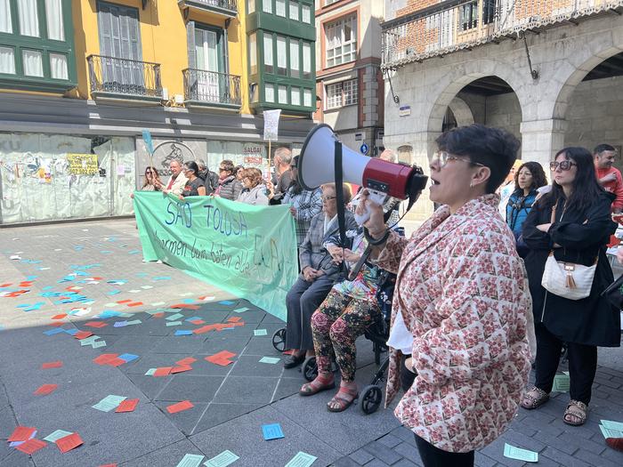 Etxez etxeko zerbitzuko langileak berriro elkarretaratu dira