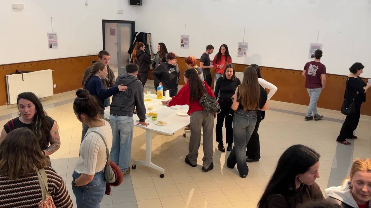 Emakume langileen borroka gertutik aztertu du Itaiak