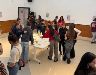 Emakume langileen borroka gertutik aztertu du Itaiak