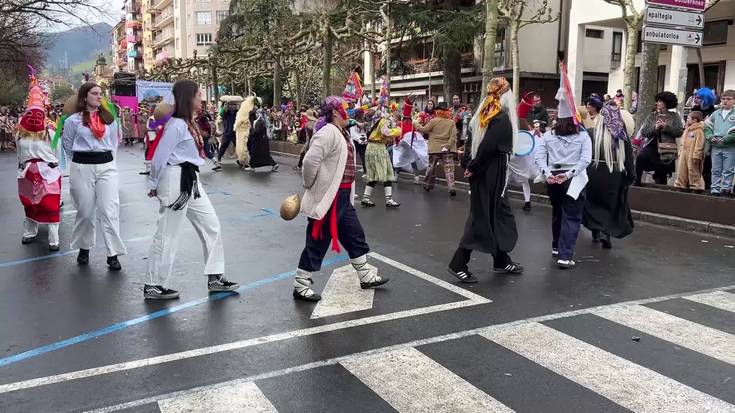 Aisialdi taldeek plazaratu dituzte dantzak