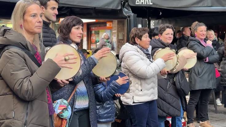 Musikaz eta dantzaz bete dira Tolosako kaleak Babarrunaren Festan
