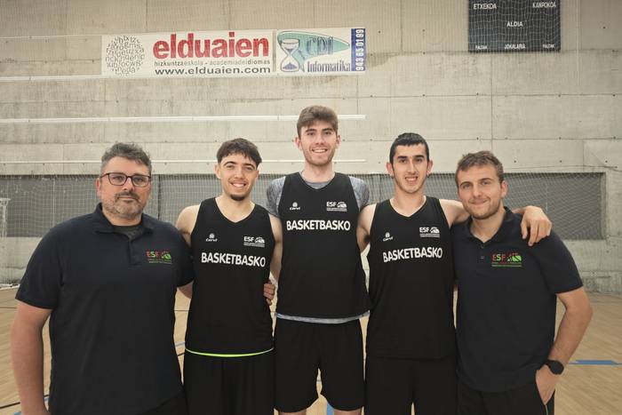 Bost tolosar Euskadi eta Portugalen arteko saskibaloi partidan