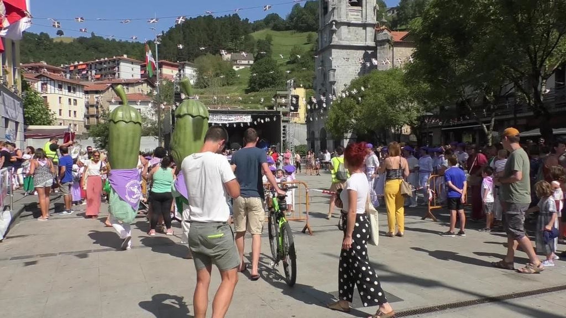 Piper eta tomate goxoaz gozatu dute herriko festetan