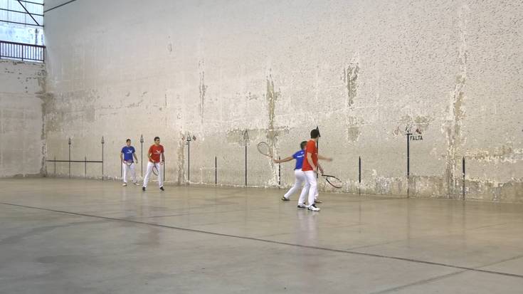 Larunbatean jokatuko dira frontenis txapelketako finalak