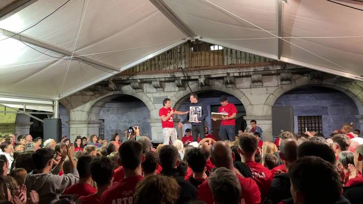 Iñaki Artolak txapeldunaren pareko berotasuna jaso du herrian